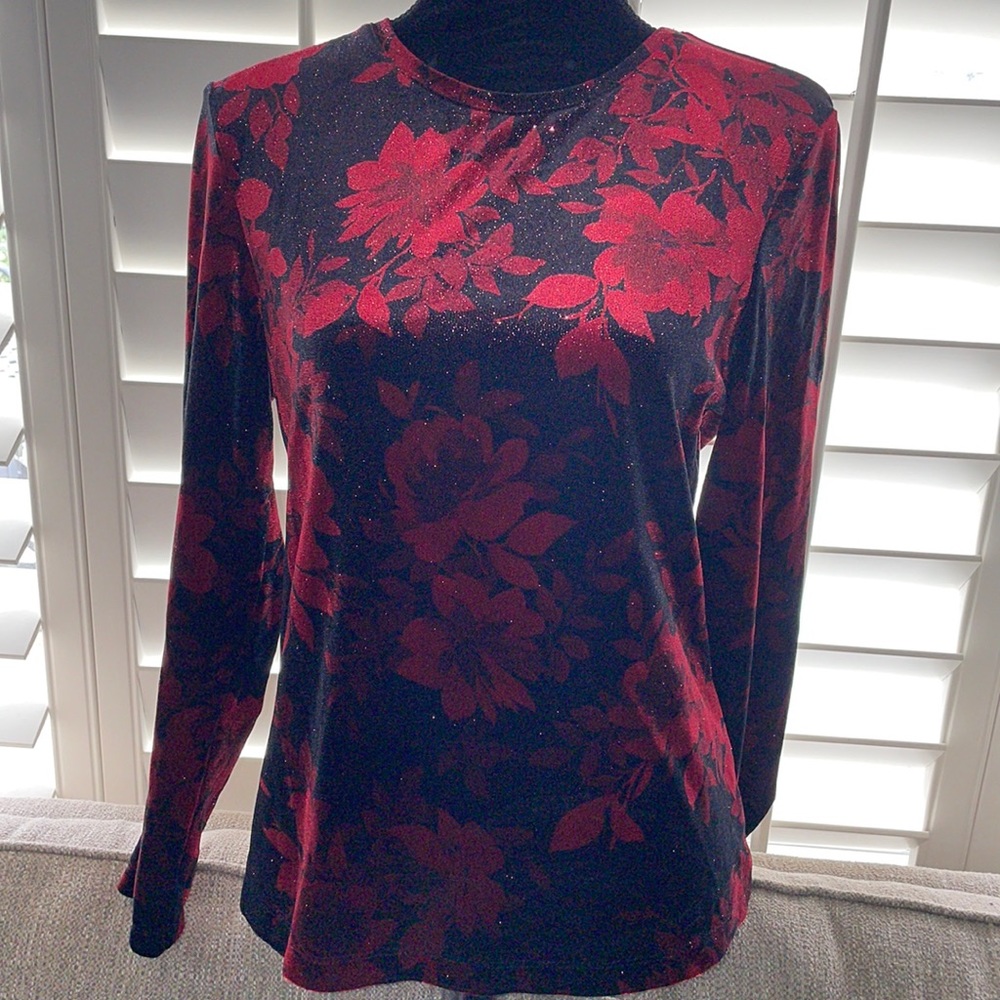 WHITE STAG Beautiful shiny maroon top - Picture 1 of 6